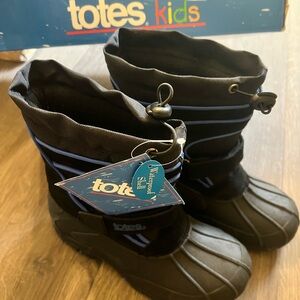 New NWT Totes Kids Todd Waterproof Shell Black Winter Boots Size US 3 Medium BOY